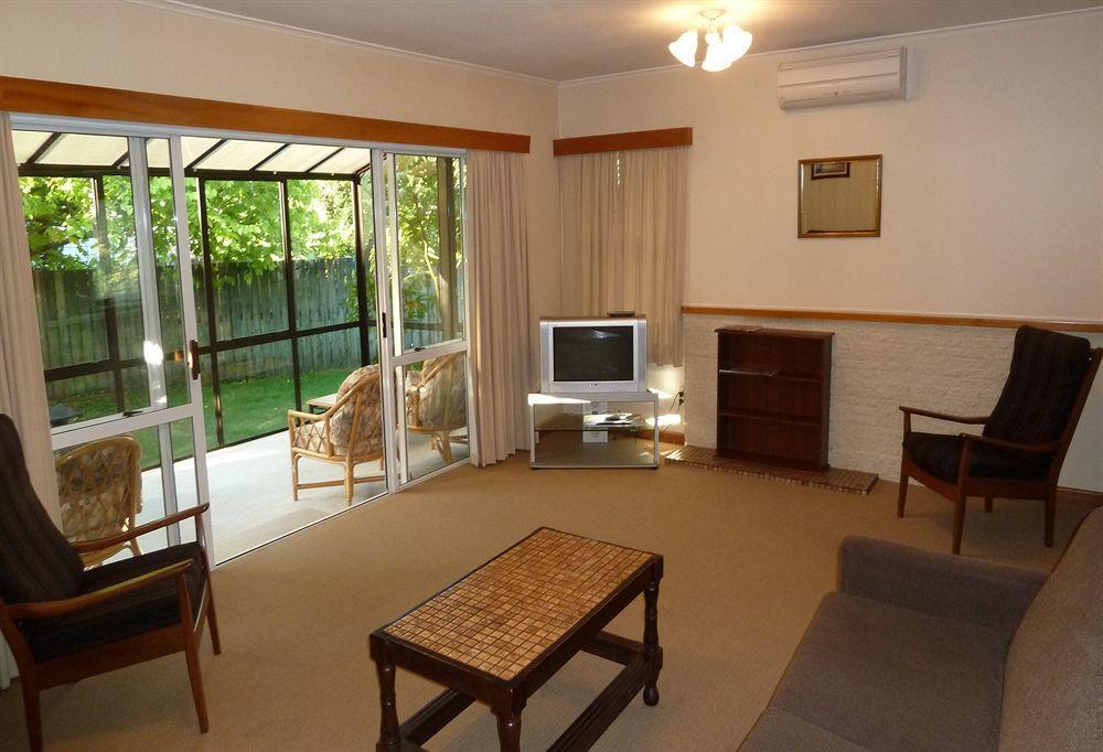 Tudor Lodge Motel Нельсон Экстерьер фото