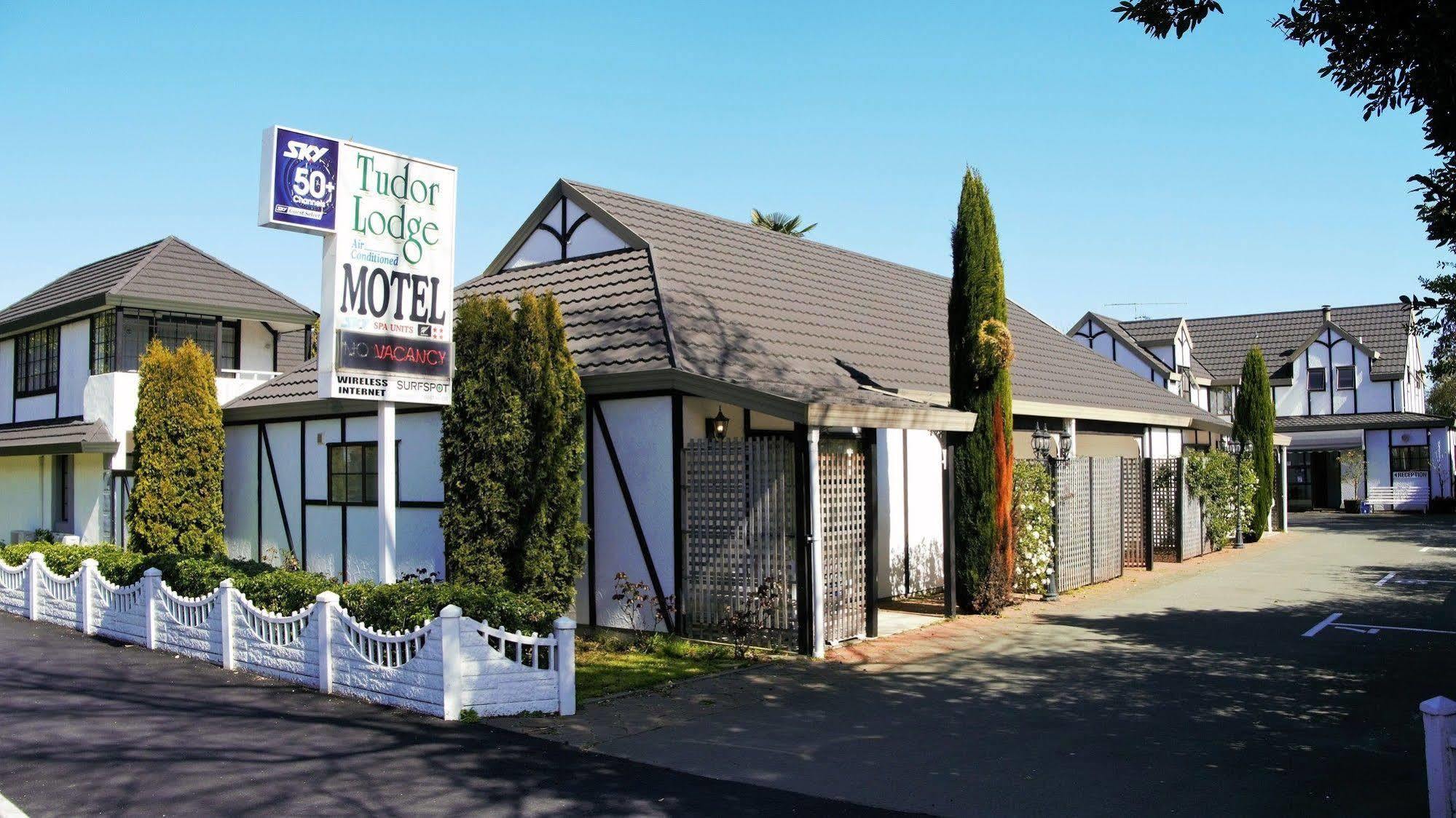 Tudor Lodge Motel Нельсон Экстерьер фото