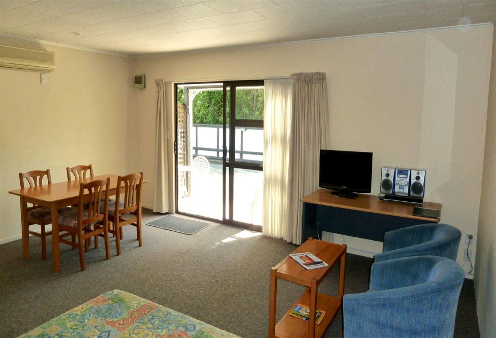 Tudor Lodge Motel Нельсон Экстерьер фото