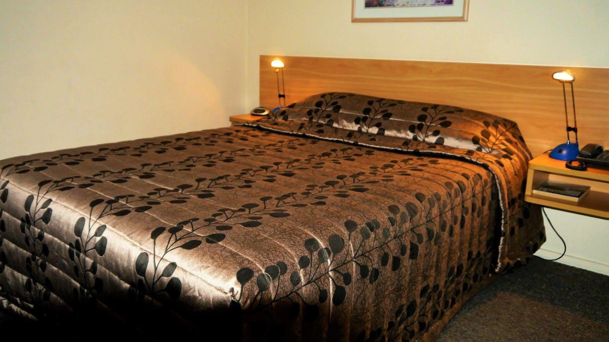 Tudor Lodge Motel Нельсон Экстерьер фото