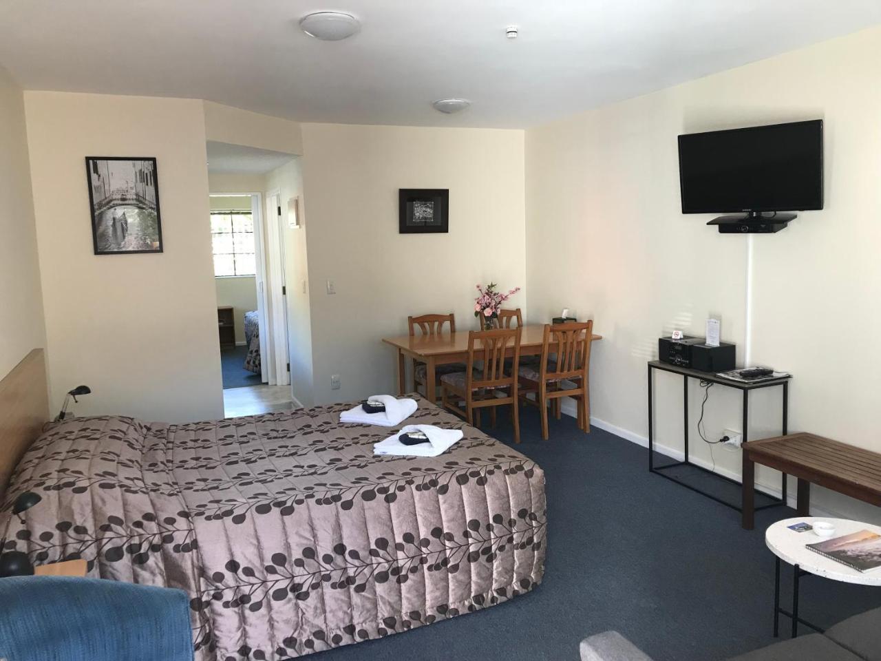 Tudor Lodge Motel Нельсон Экстерьер фото