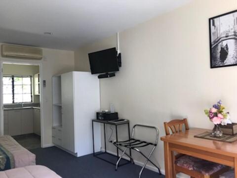 Tudor Lodge Motel Нельсон Экстерьер фото